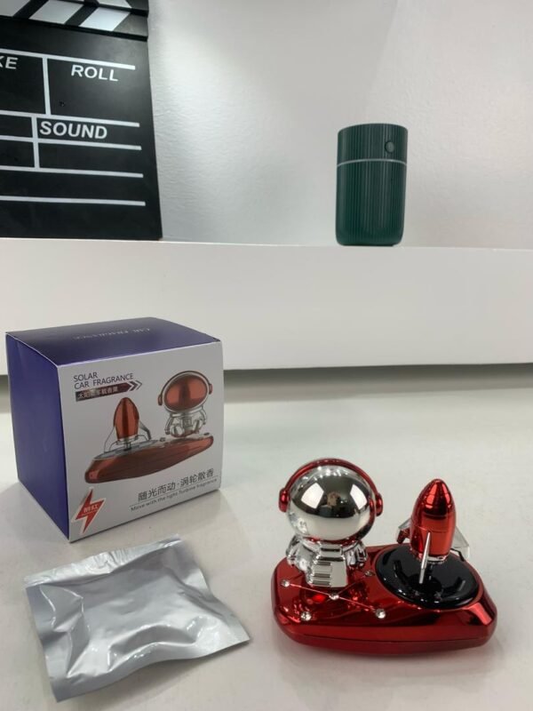 ⁦Parfum Solaire Voiture – Diffuseur Astronaute avec Turbine Rotative⁩ - الصورة ⁦7⁩