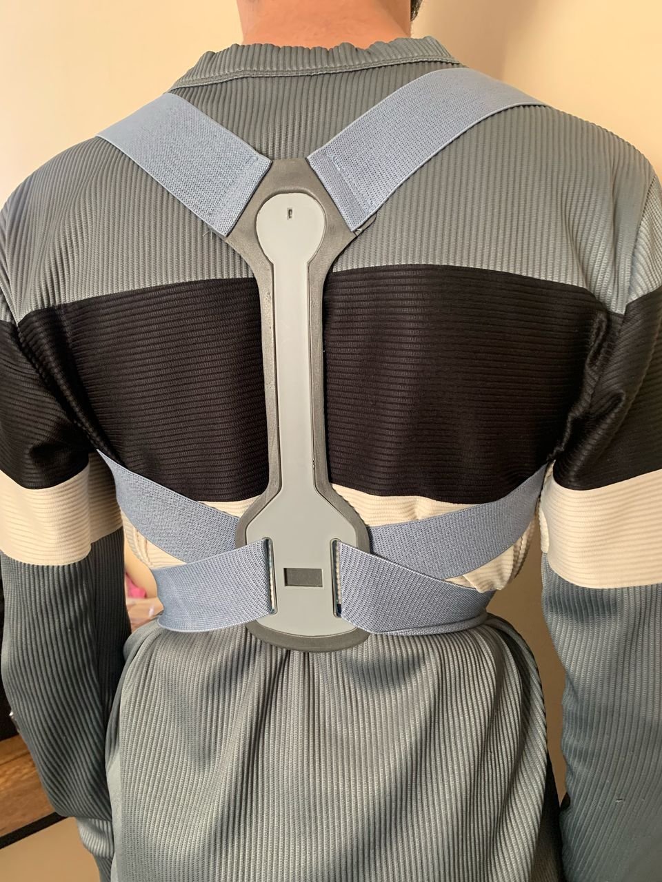 Correcteur de Posture Discret – Soulagement du Dos au Quotidien - الصورة 5
