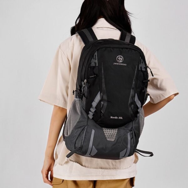 ⁦Sac à Dos de Randonnée 35L – Imperméable et Léger حقيبة ظهر للتنزه بسعة 35 لتر – مقاومة للماء وخفيفة الوزن⁩ - الصورة ⁦6⁩