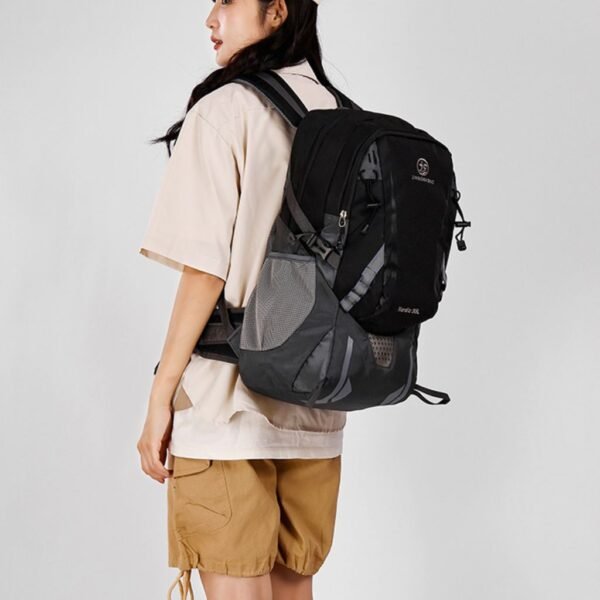 ⁦Sac à Dos de Randonnée 35L – Imperméable et Léger حقيبة ظهر للتنزه بسعة 35 لتر – مقاومة للماء وخفيفة الوزن⁩ - الصورة ⁦7⁩