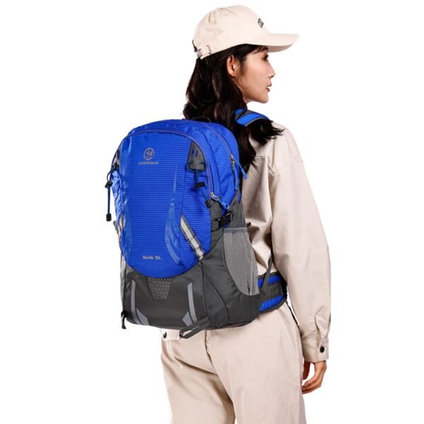 ⁦Sac à Dos de Randonnée 35L – Imperméable et Léger حقيبة ظهر للتنزه بسعة 35 لتر – مقاومة للماء وخفيفة الوزن⁩ - الصورة ⁦4⁩