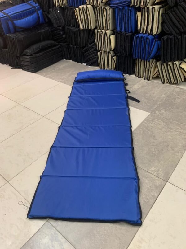 ⁦Matelas de Camping Pliable 185 x 65 cm – Léger et Facile à Transporter فرشة تخييم قابلة للطي وخفيفة الوزن بحجم 185 × 65 سم⁩ - الصورة ⁦9⁩