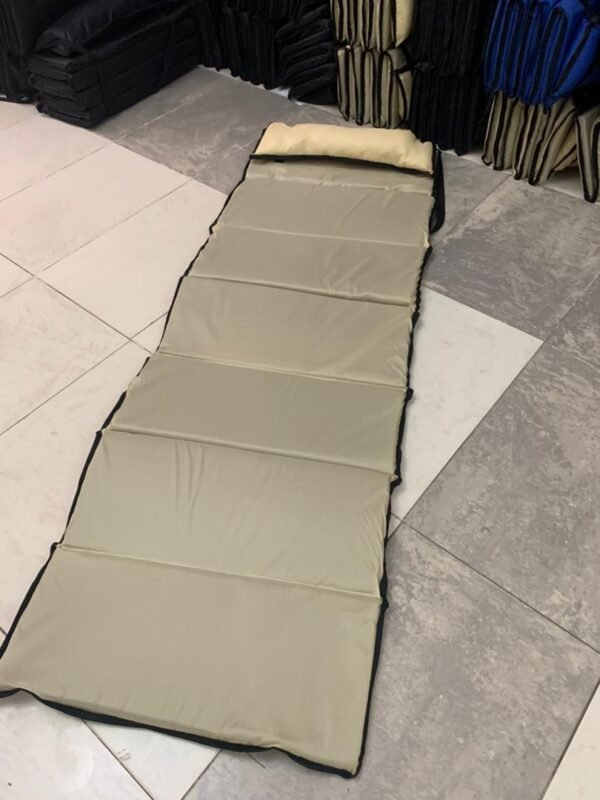 ⁦Matelas de Camping Pliable 185 x 65 cm – Léger et Facile à Transporter فرشة تخييم قابلة للطي وخفيفة الوزن بحجم 185 × 65 سم⁩ - الصورة ⁦12⁩