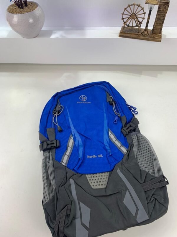 ⁦Sac à Dos de Randonnée 35L – Imperméable et Léger حقيبة ظهر للتنزه بسعة 35 لتر – مقاومة للماء وخفيفة الوزن⁩ - الصورة ⁦8⁩