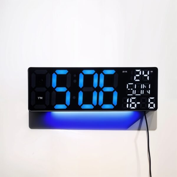 Horloge LED Moderne avec Éclairage Multicolore et Design Élégant