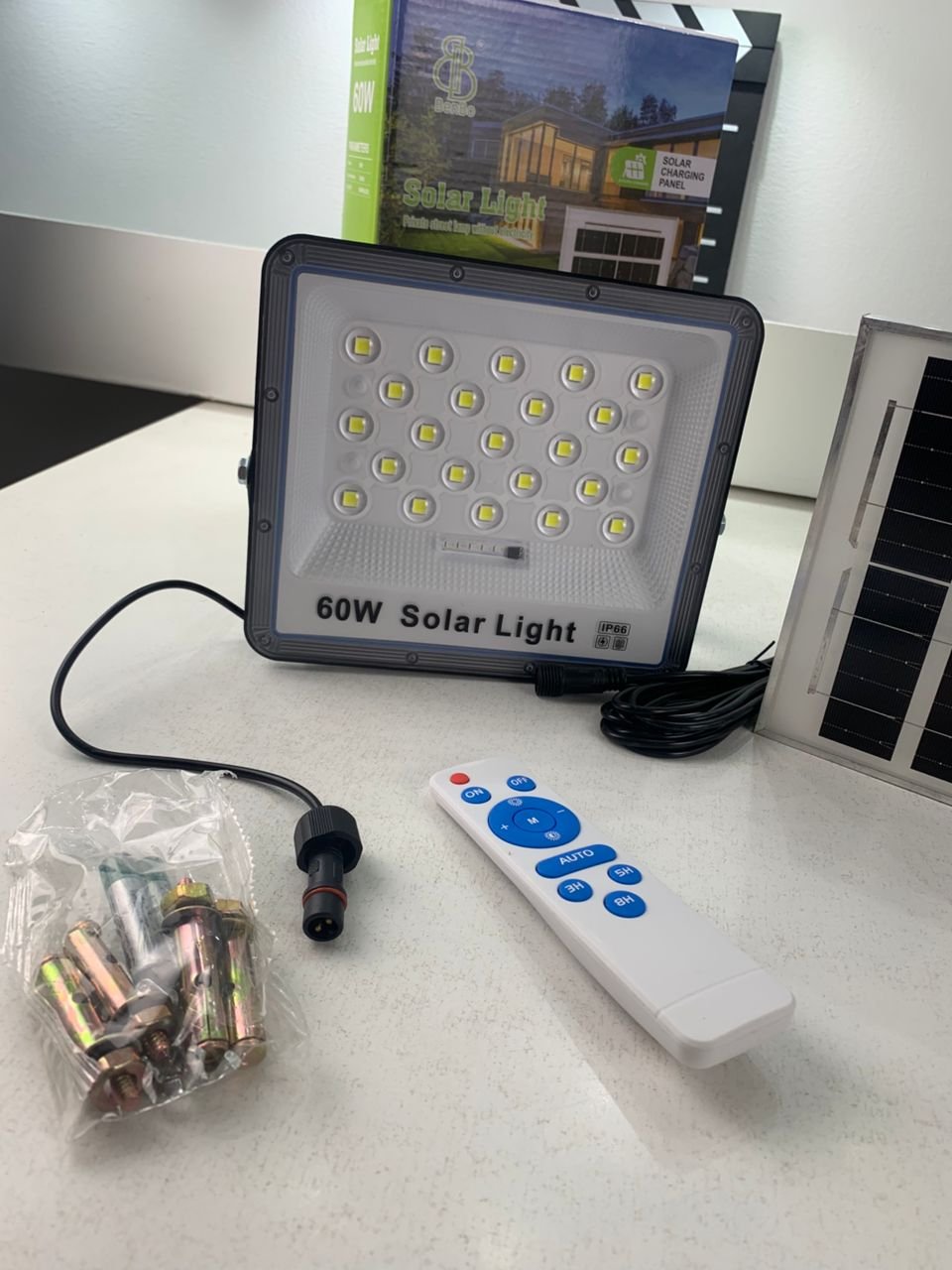 Projecteur Solaire Extérieur LED – Éclairage puissant et économique - الصورة 3