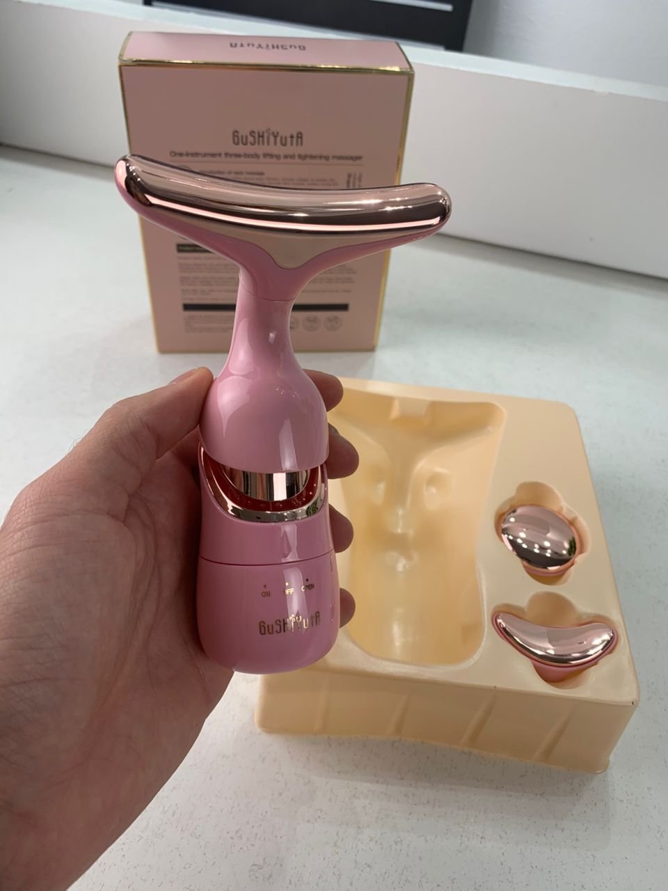 Appareil de Massage et Raffermissement du Visage 3 en 1 – Peau Ferme et Lumineuse au Quotidien - الصورة 8