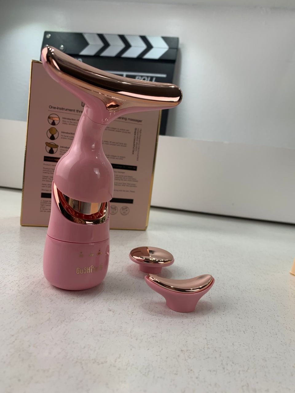 Appareil de Massage et Raffermissement du Visage 3 en 1 – Peau Ferme et Lumineuse au Quotidien - الصورة 4