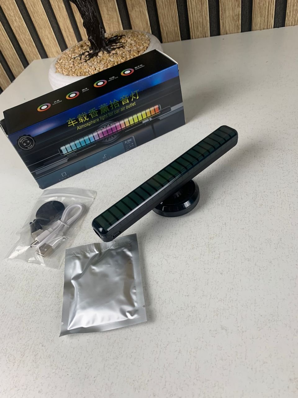 Diffuseur de parfum et éclairage d’ambiance pour voiture - الصورة 2